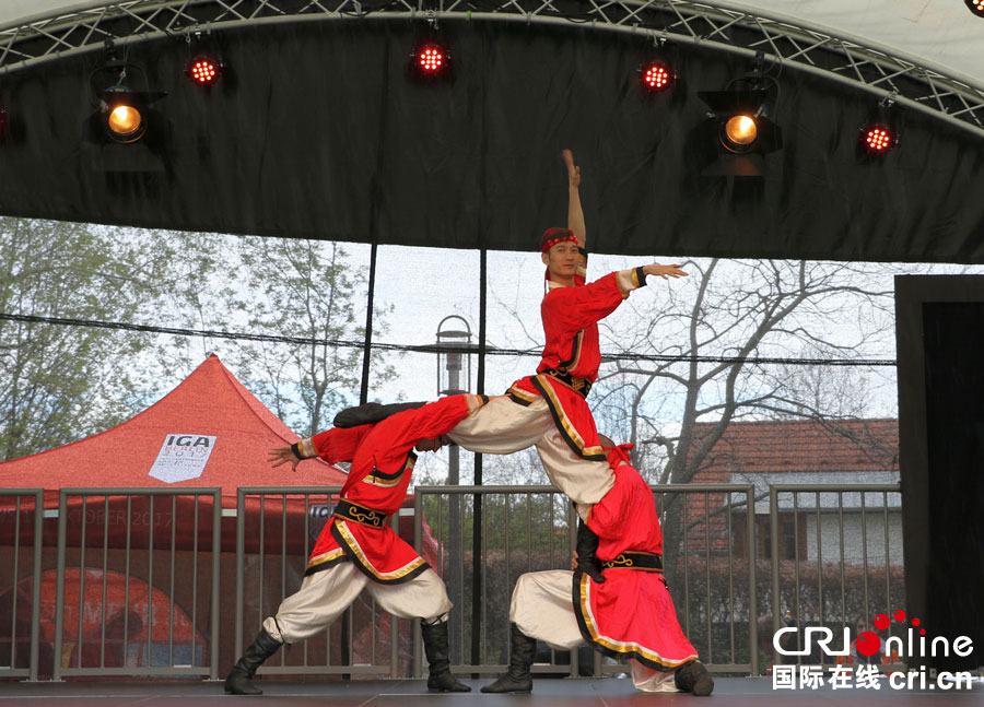 Inner Mongolian troupe performs in Berlin