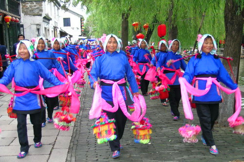 Tiaohualan (carry a basket of flowers)