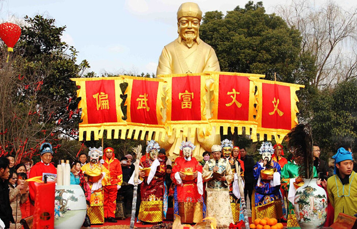 Pictures of a traditional Chinese New Year in Zhouzhuang