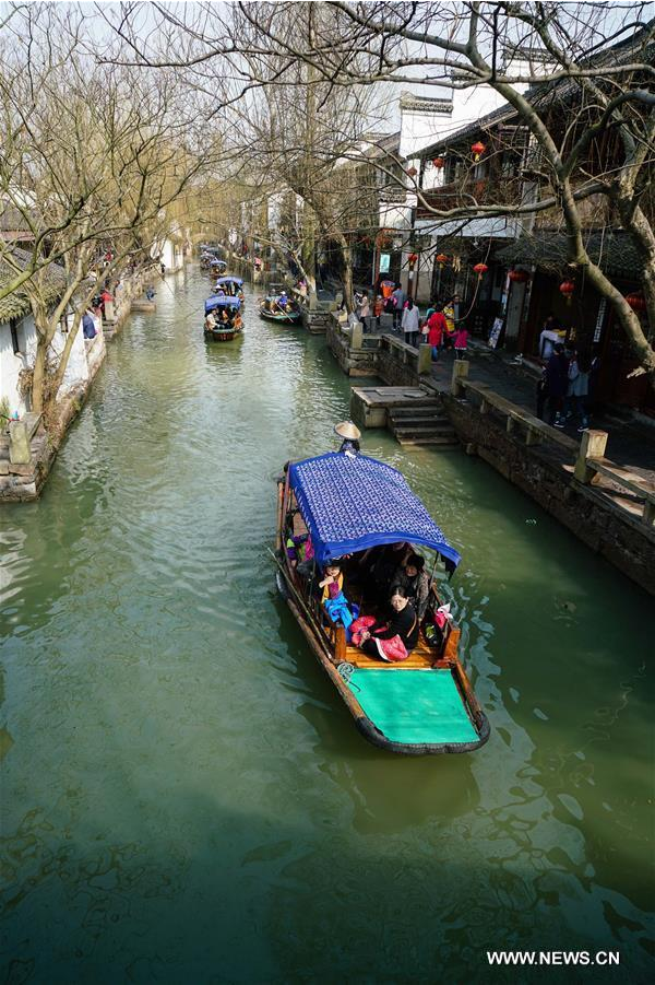 Tourists enjoy 4th day of Spring Festival holidays