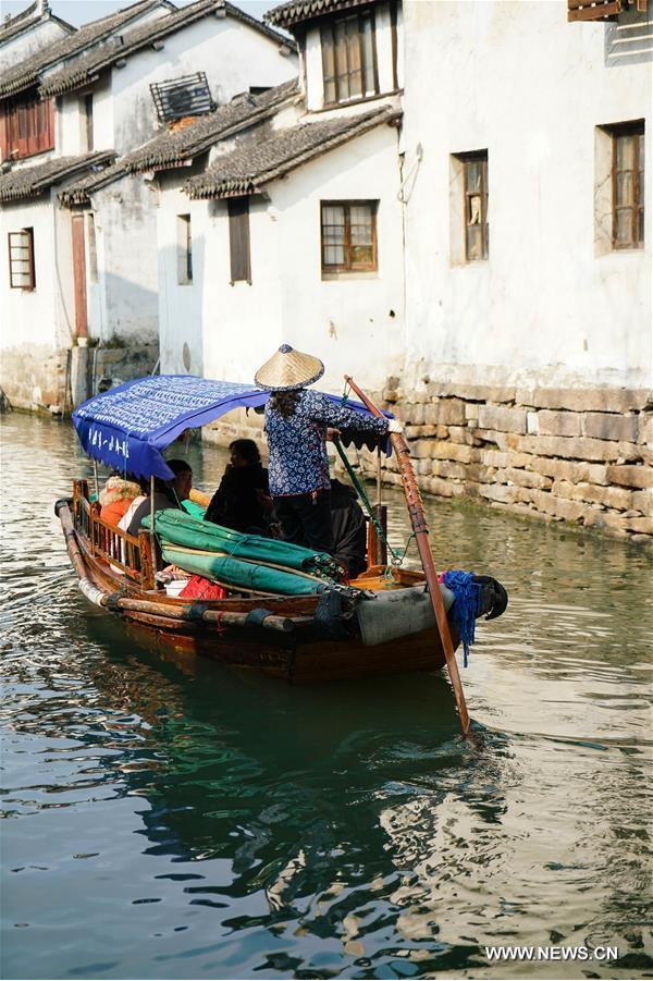 Tourists enjoy 4th day of Spring Festival holidays