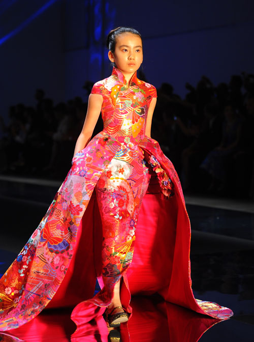 Yunjin Brocade Fashion Show held in Milan