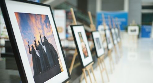 Photography show prays for peace