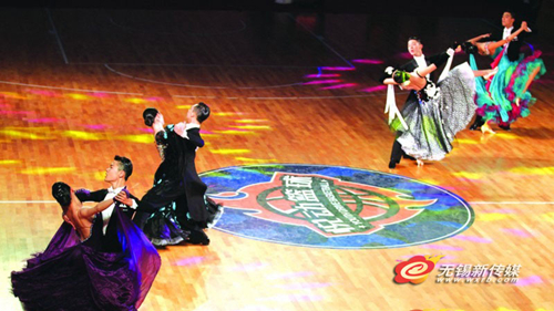 Thousands of dancers battle in Wuxi