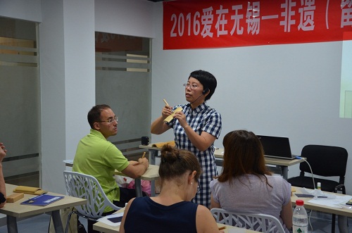Wuxi bamboo carving workshop offered to foreigners