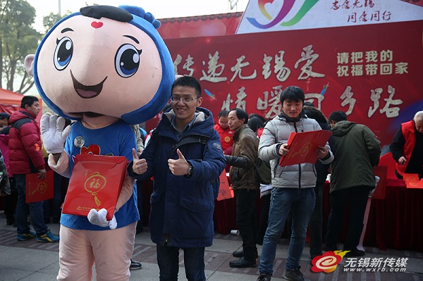 Wuxi volunteers help Spring Fest travellers