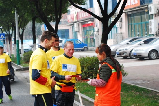 Wuxi's red envelope runners