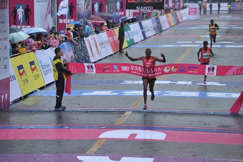 Thousands of runners take part in 2017 Wuxi Marathon