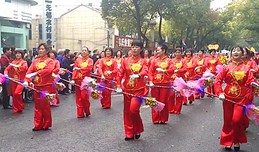 Old traditions come alive: Pageant parade