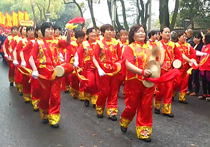 Old traditions come alive: Pageant parade