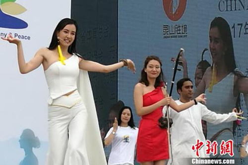 Yoga festival opens in Wuxi