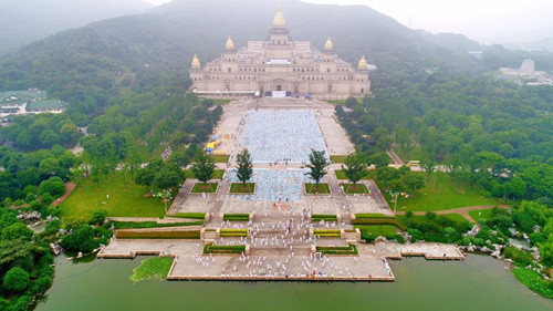 Yoga festival opens in Wuxi