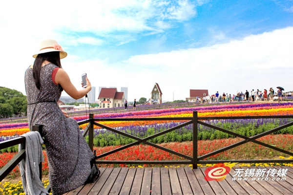 Floral rainbow lights up the horizon at Xuelang Mountain