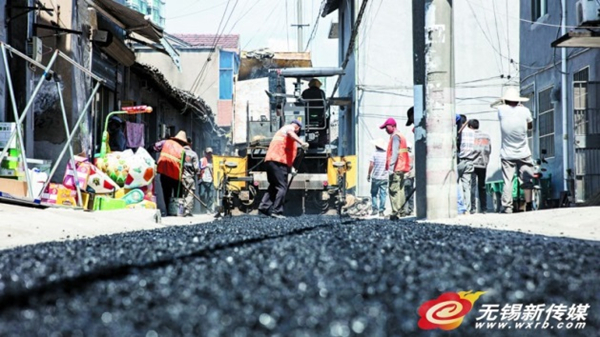 Workers toil through scorching July weather