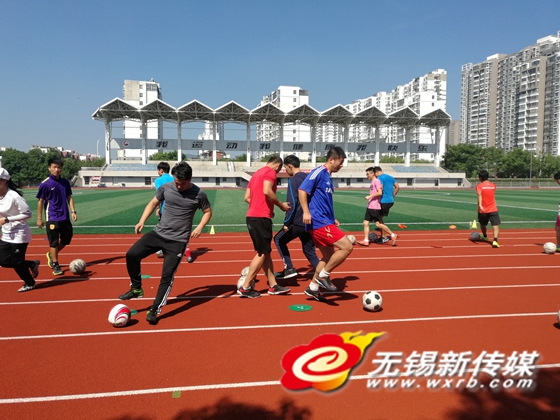 New soccer textbook teaches Wuxi students to dribble like Messi