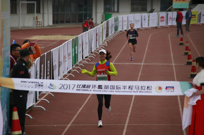 Runners brave winter chill at Lihu Lake Half Marathon