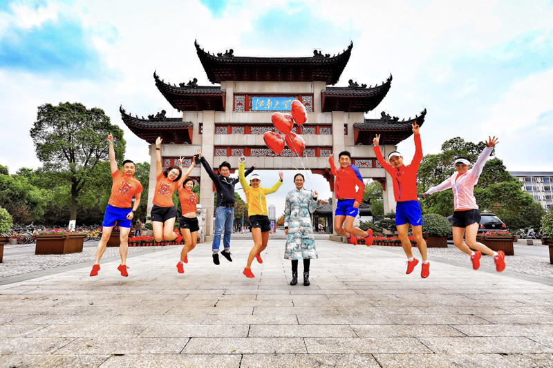 Runners brave winter chill at Lihu Lake Half Marathon