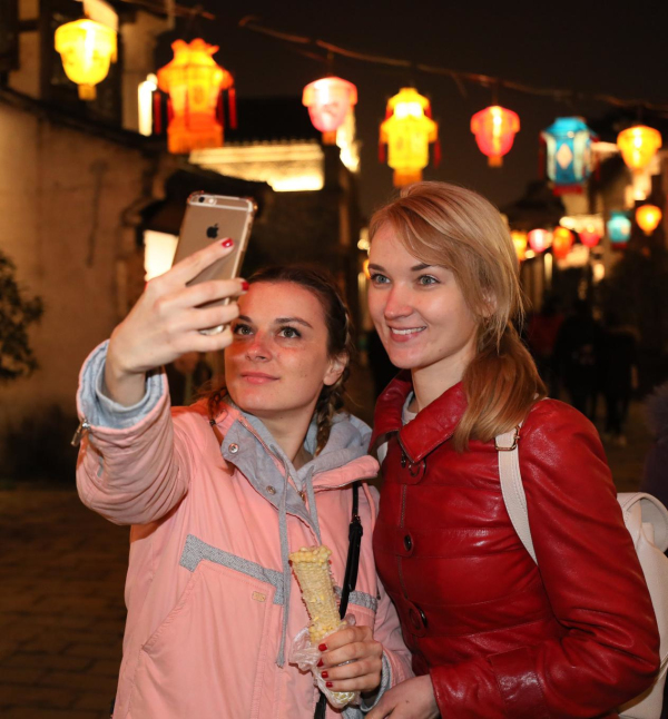 Expats joined locals celebrating Lantern Festival in Wuxi