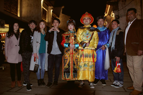 Expats joined locals celebrating Lantern Festival in Wuxi