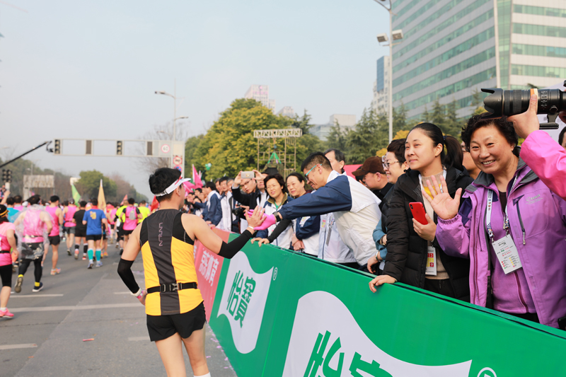 Wuxi Marathon blooms in springtime