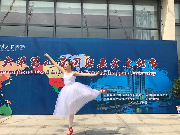 Food frenzy delights Wuxi university students