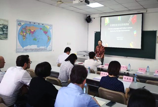 Jiangnan University provides Chinese culture lectures for foreign entrepreneurs