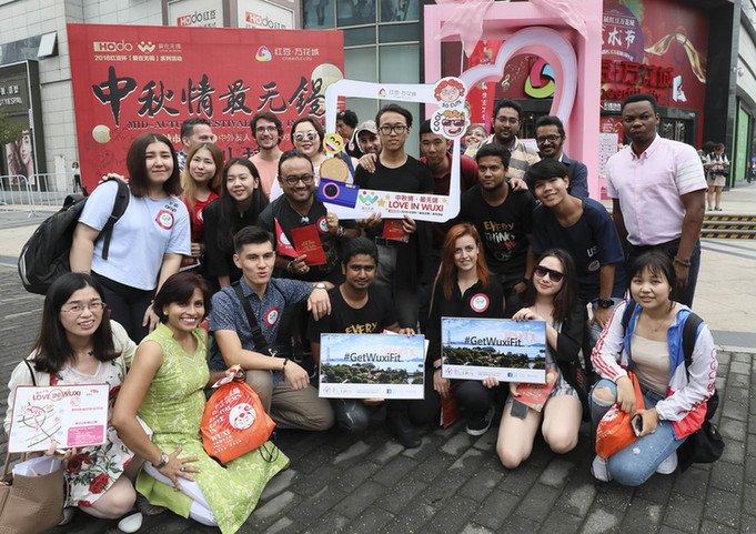 Expats join Wuxi locals to celebrate Mid-Autumn Festival