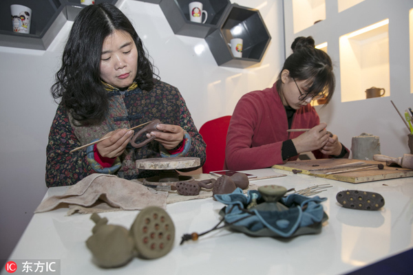 Traditional crafts inherited in colleges