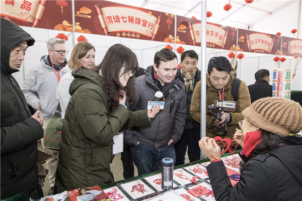 Taibo Temple opens doors to expat group