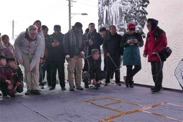 Taibo Temple opens doors to expat group