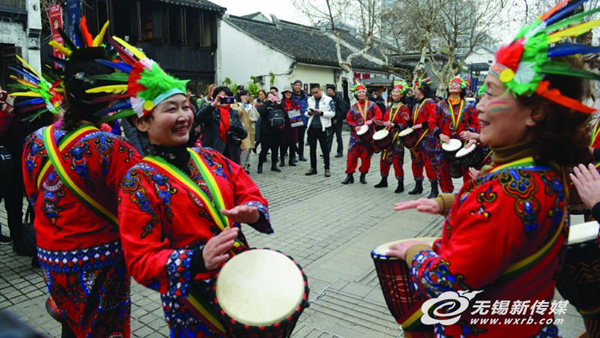 Street shows performed in ancient town