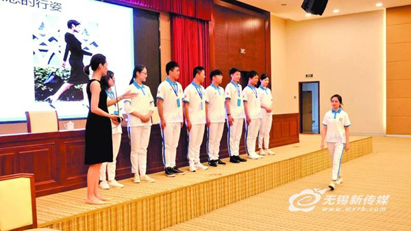 Volunteers serve participants at Global Wuxi Business Conference