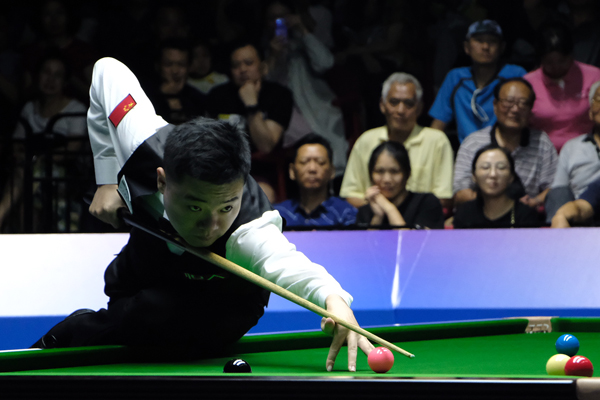 China snooker teams top in both groups on Day 1