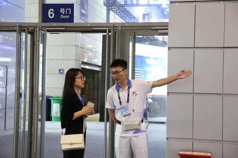 Volunteers help ensure success of tech event in Wuxi