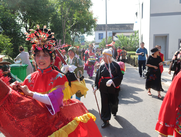 Yangshan town celebrates harvest