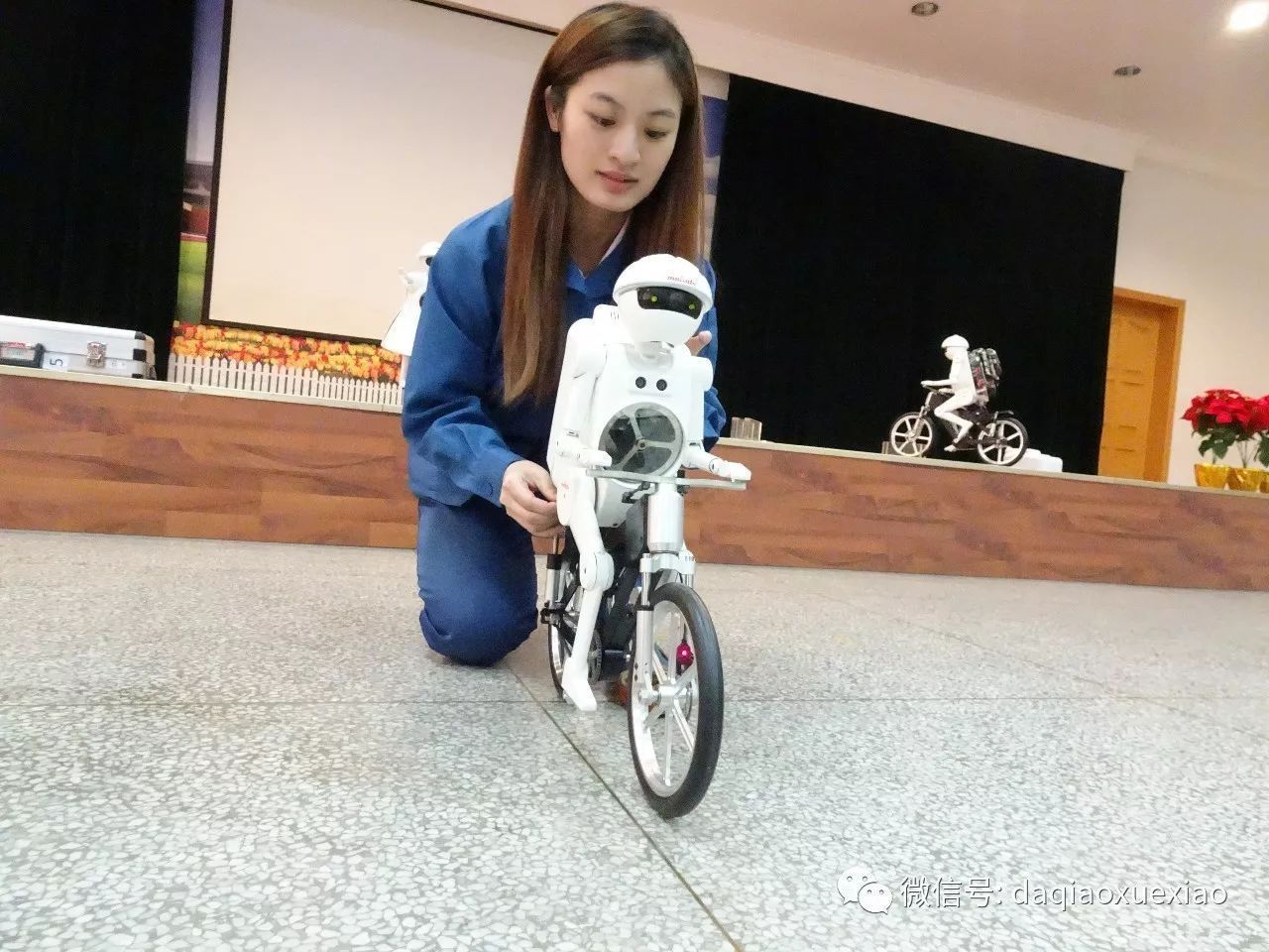 Robots ride into Wuxi school