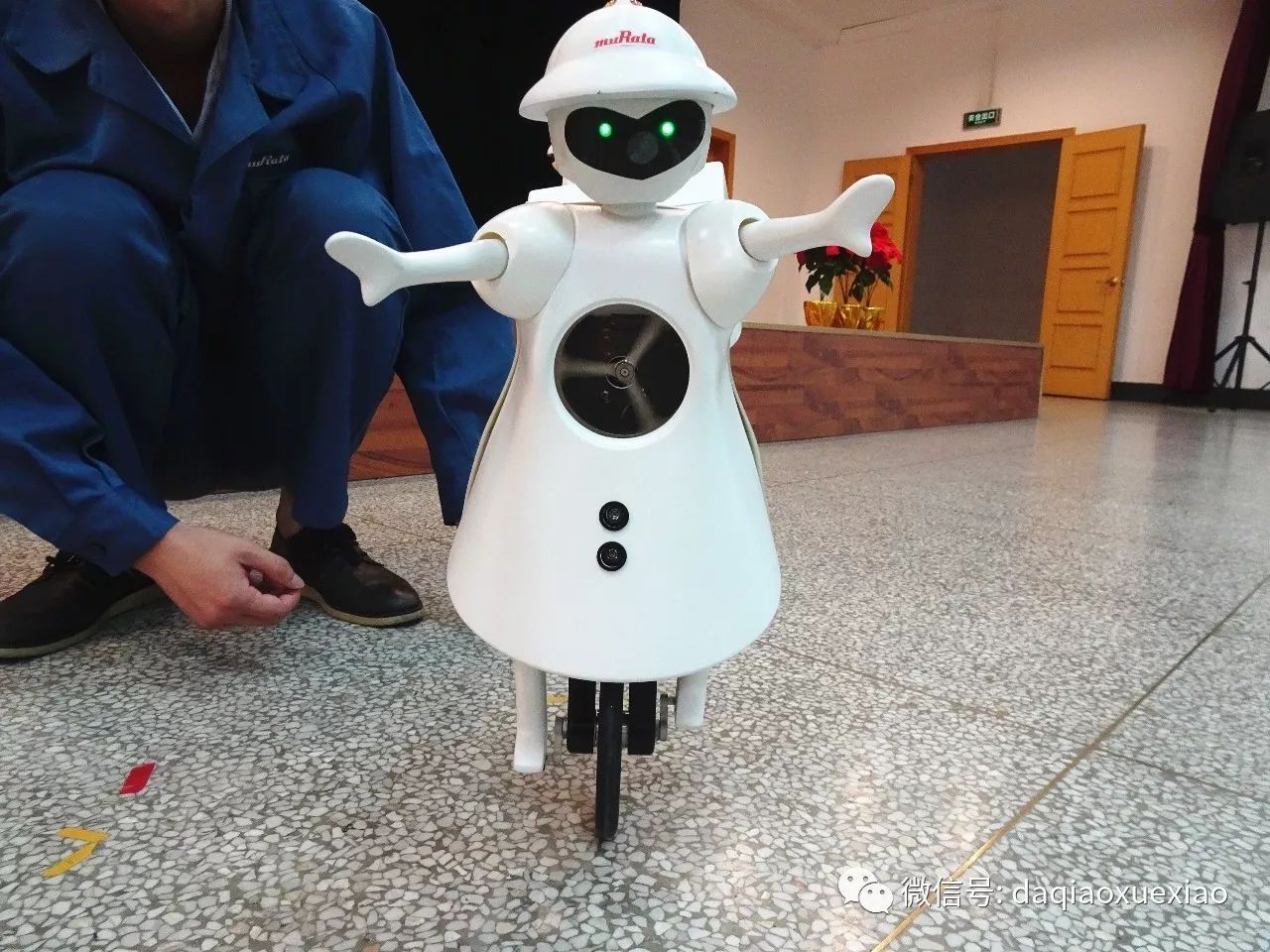 Robots ride into Wuxi school