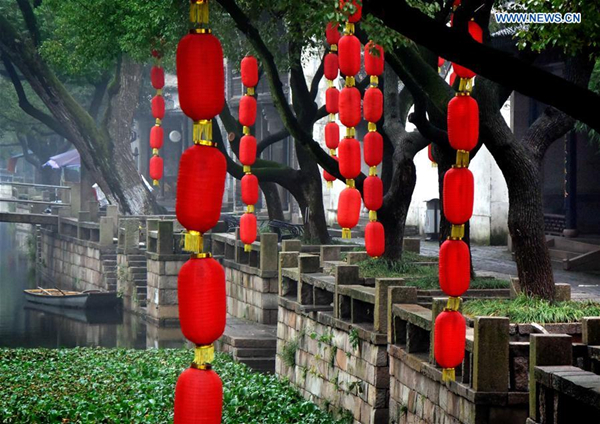 Lanterns,festive symbols of Chinese culture