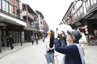 Foreign journalists in Zhangjiagang