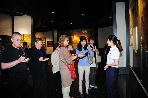 Snapshots: Foreign journalists in Zhangjiagang