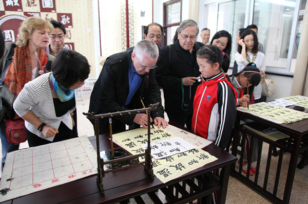 Snapshots: Foreign journalists in Zhangjiagang