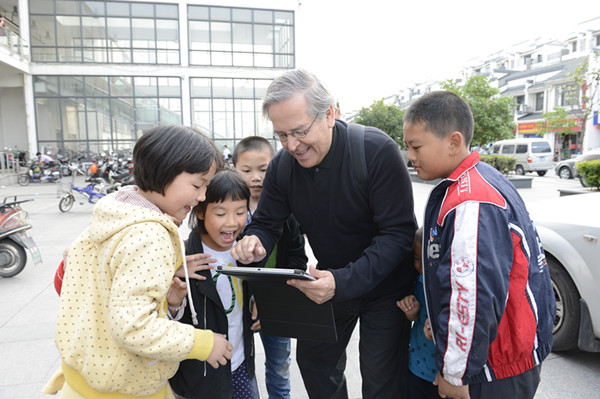 Snapshots: Foreign journalists in Zhangjiagang