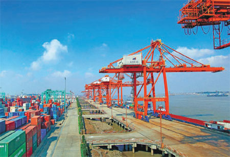 <FONT color=#3366ff>Zhangjiagang Special:</FONT>Thriving port sailing small city to success