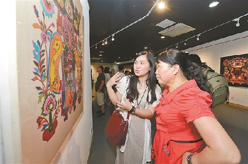 Modern art exhibition opens in Zhangjiagang