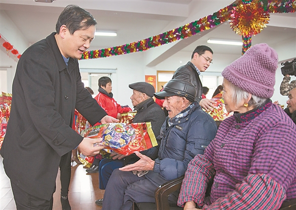 Zhangjiagang communities send festival care