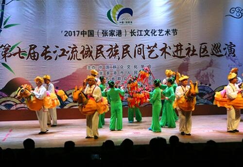 Zhangjiagang residents feast on Yangtze River folk culture