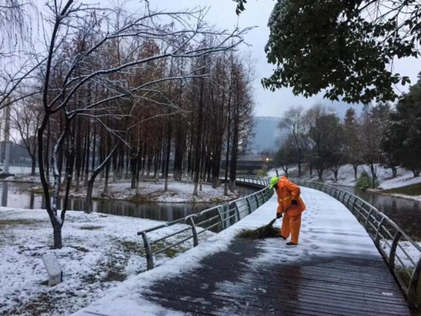 Photos showcases a snow-covered Zhangjiagang