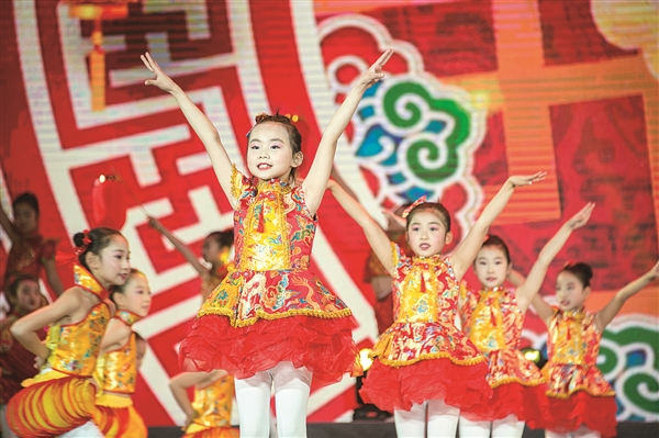 Zhangjiagang holds gala to welcome New Year