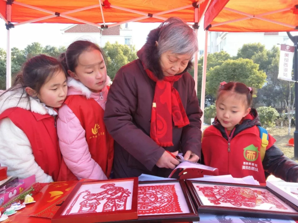 In photos: Zhangjiagang residents celebrate New Year