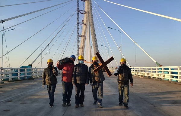 Construction resumes on Shanghai-Nantong Bridge